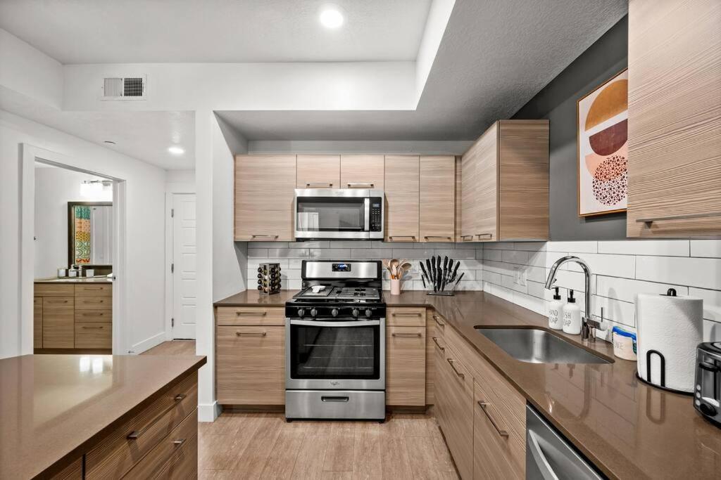 Luxurious Retreat In Slc Apartment ซอลต์เลคซิตี้ ภายนอก รูปภาพ